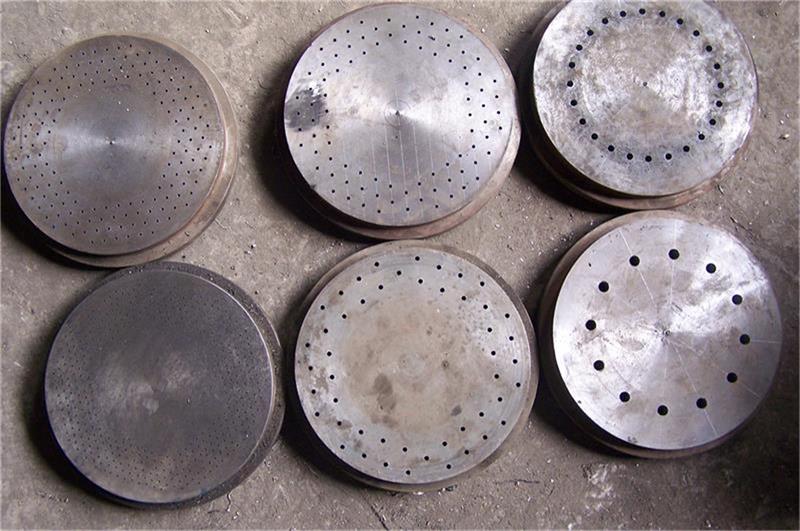 Molds for poultry feed.jpg