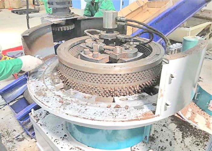 Vertical pellet mill 7